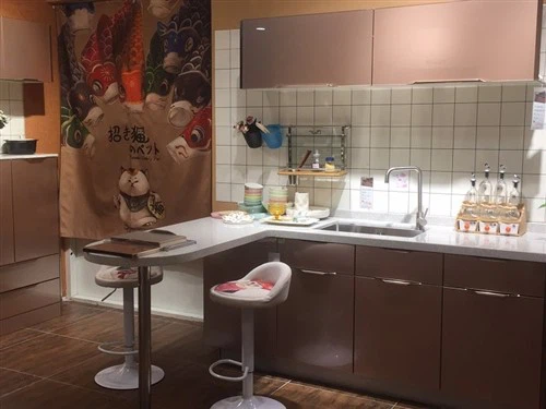 Kabinèt kwizin Custom